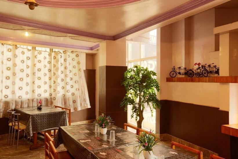 Hotel Assembly Шиллонг Экстерьер фото