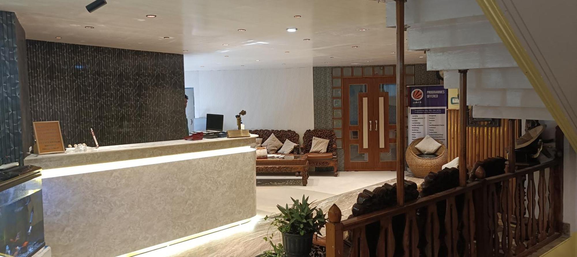 Hotel Assembly Шиллонг Экстерьер фото