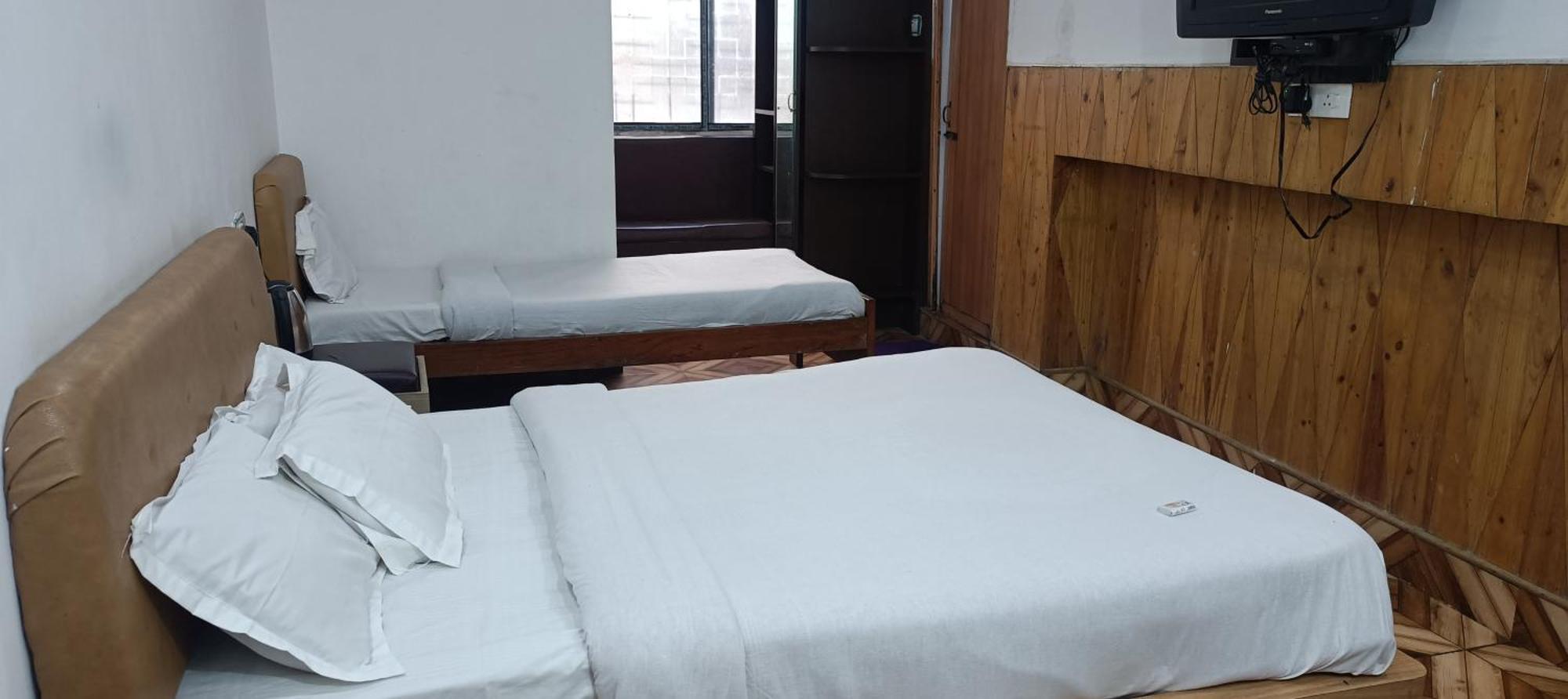 Hotel Assembly Шиллонг Экстерьер фото