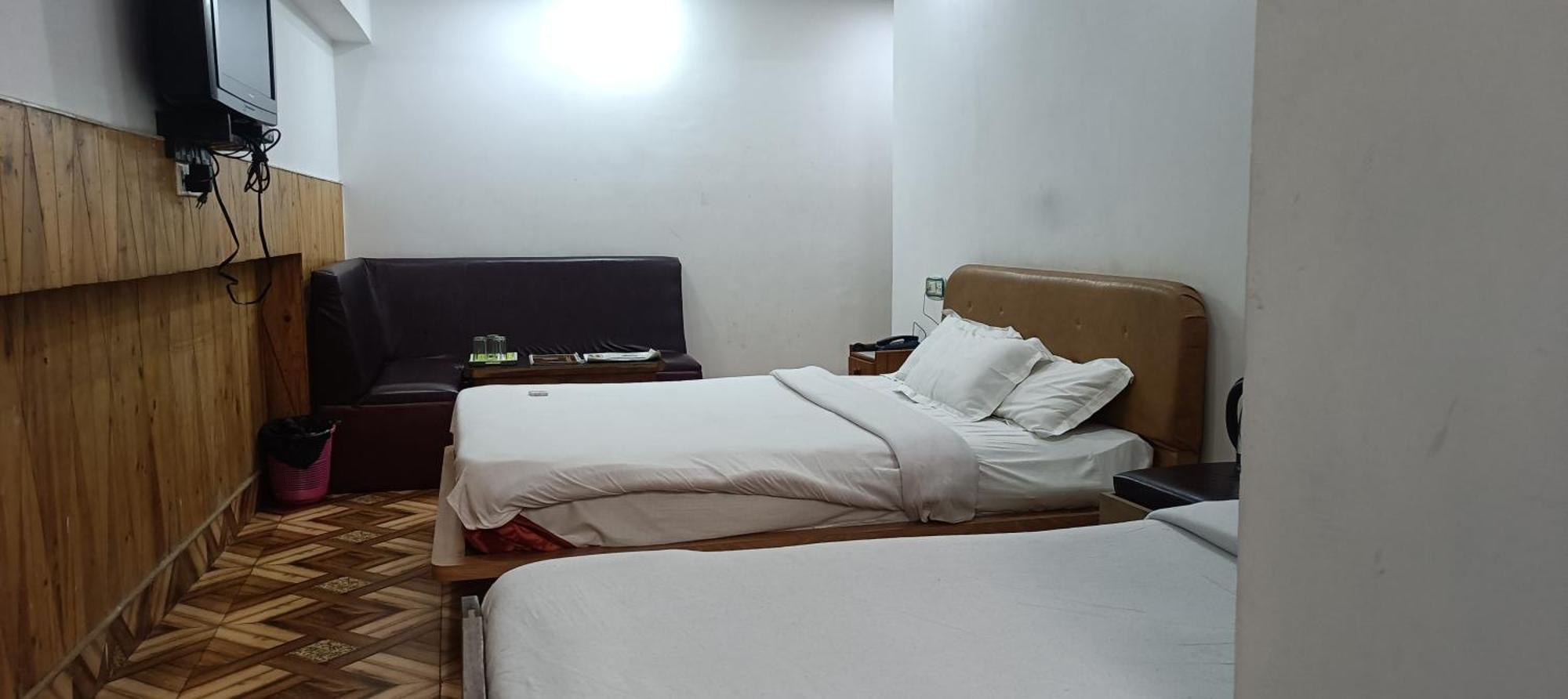 Hotel Assembly Шиллонг Экстерьер фото